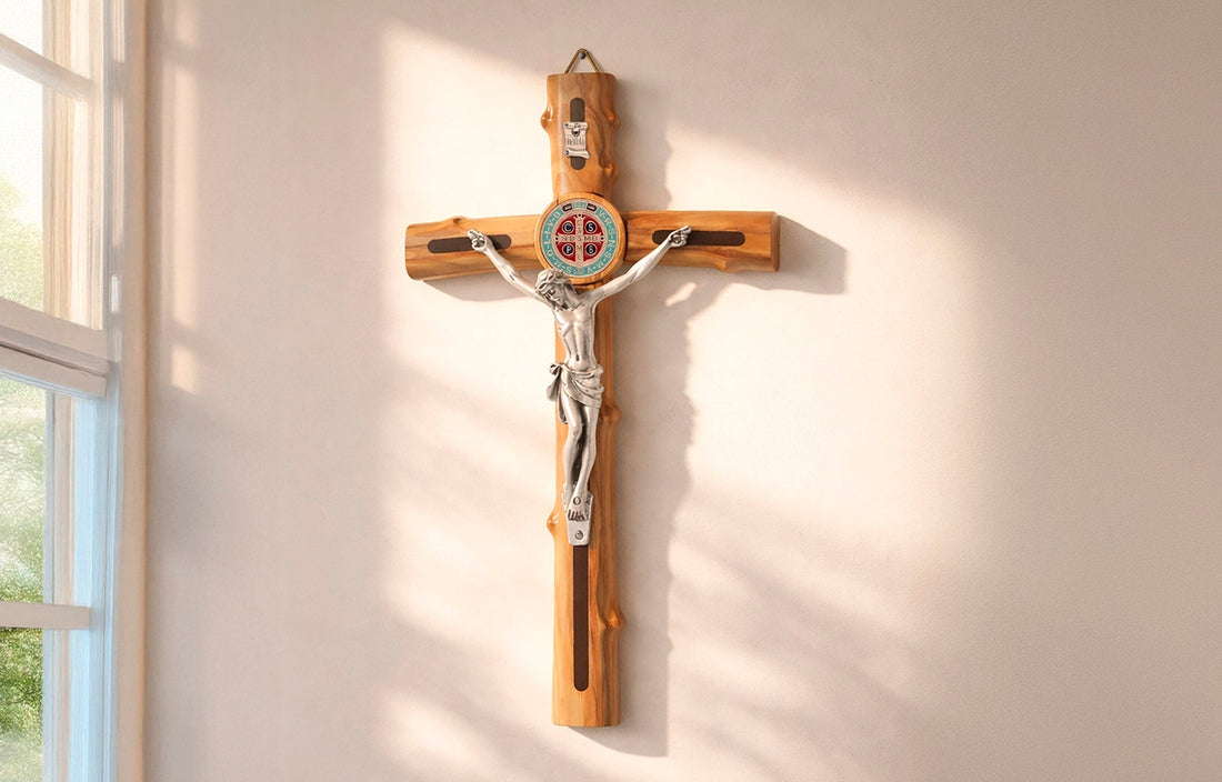 HOW TO CHOOSE, USE, AND GIVE A CRUCIFIX - MINI GUIDE