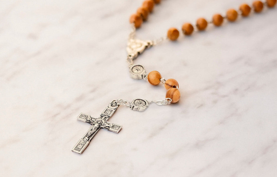 HOW TO CHOOSE, USE, AND GIVE A CONFIRMATION ROSARY - MINI GUIDE
