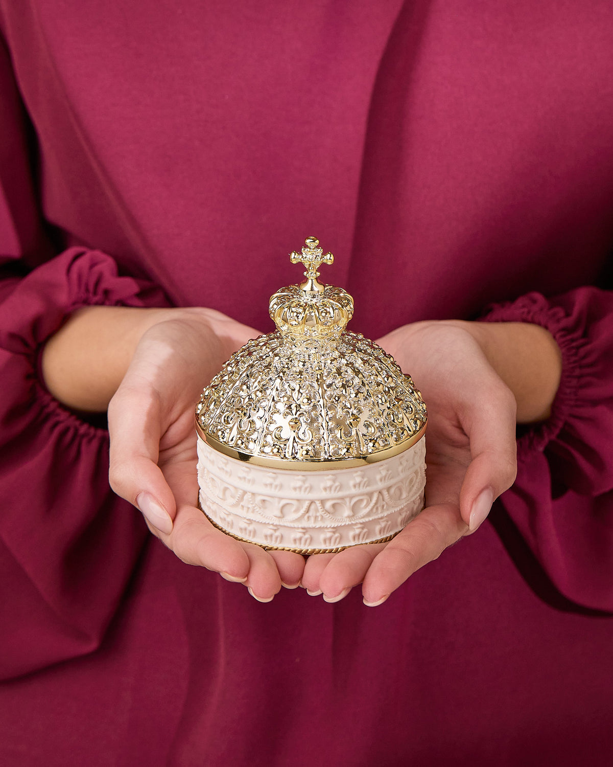Arras with Gold-Tone St. Peter’s Dome Case