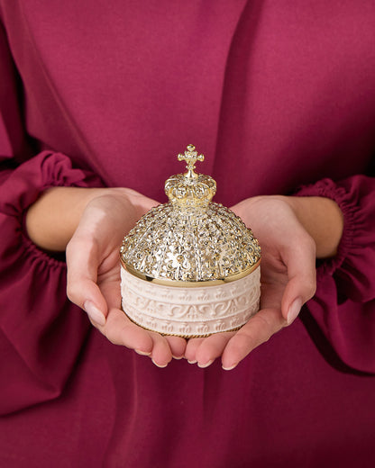 Arras with White and Gold-Tone St. Peter’s Dome Case