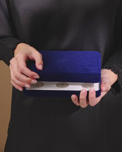 Arras mit Etui aus blauem Samt