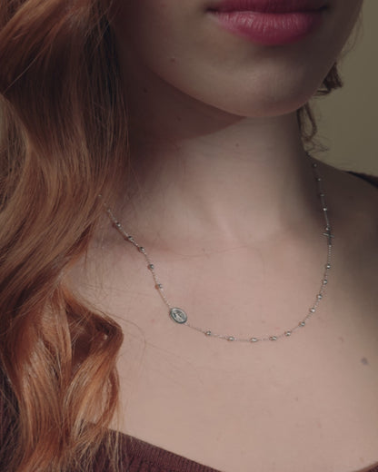 Collier chapelet en or blanc à facettes Miraculeuse Marie