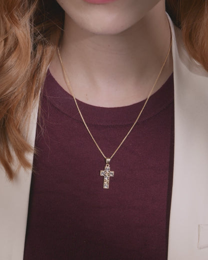 Kreuz-Anhänger aus Gelbgold mit floralen Details aus Weißgold