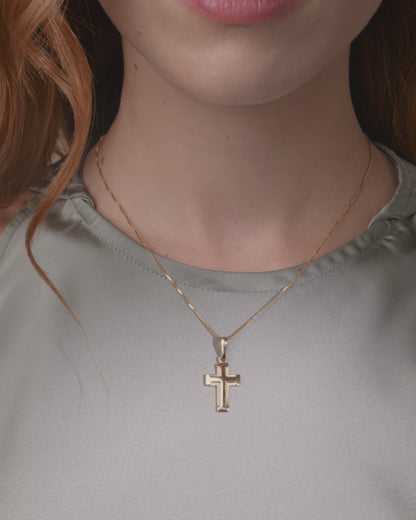 Pendentif en or jaune avec double croix en relief