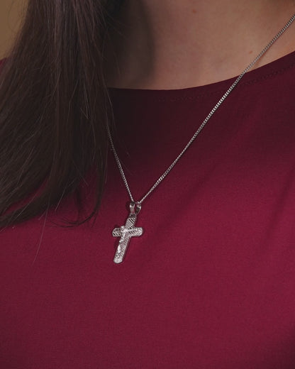Ciondolo Crocifisso con Linee Oblique in Argento