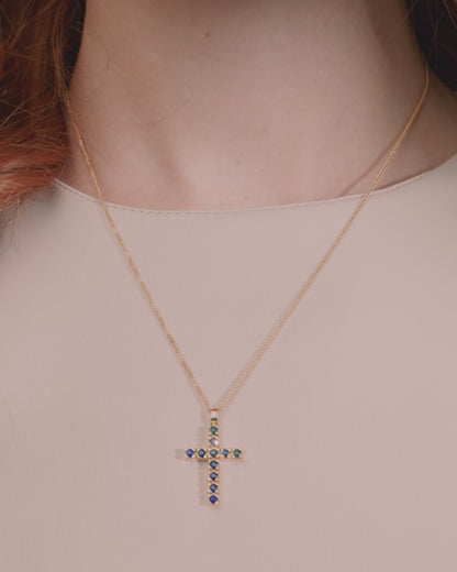Pendentif croix en or jaune avec saphirs