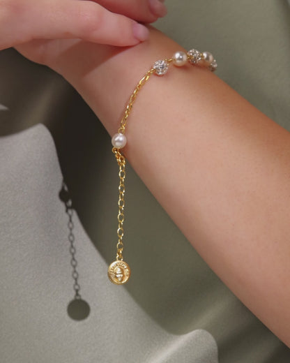 Bracciale di Papa Leone XIV in Argento Dorato con Perle Bianche e Grani con Strass