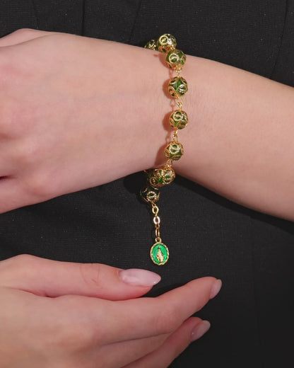 Bracelet chapelet doré avec perles et capuchons en cristal vert