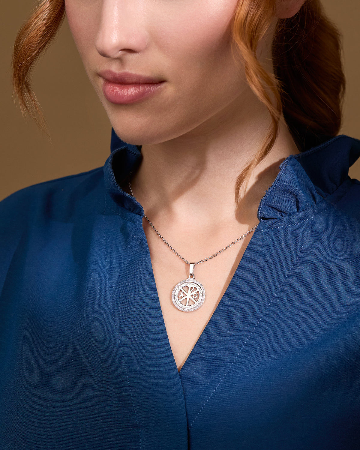 Round White Gold Peace symbol