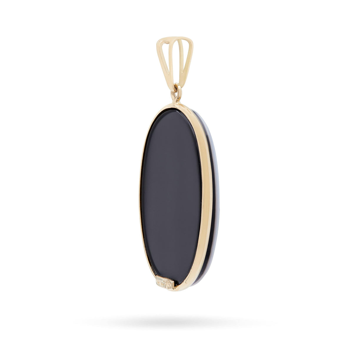 Oval Yellow Gold Pendant With Black Agate Cameo Portraying the Holy Family